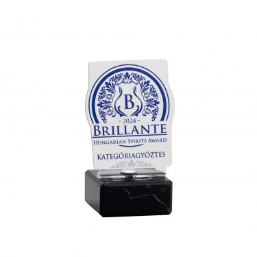 Standard akril díj. márvány talppal, álló