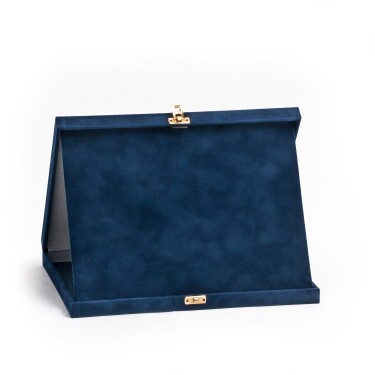 Plüss plakett doboz kék színben 26x21 cm